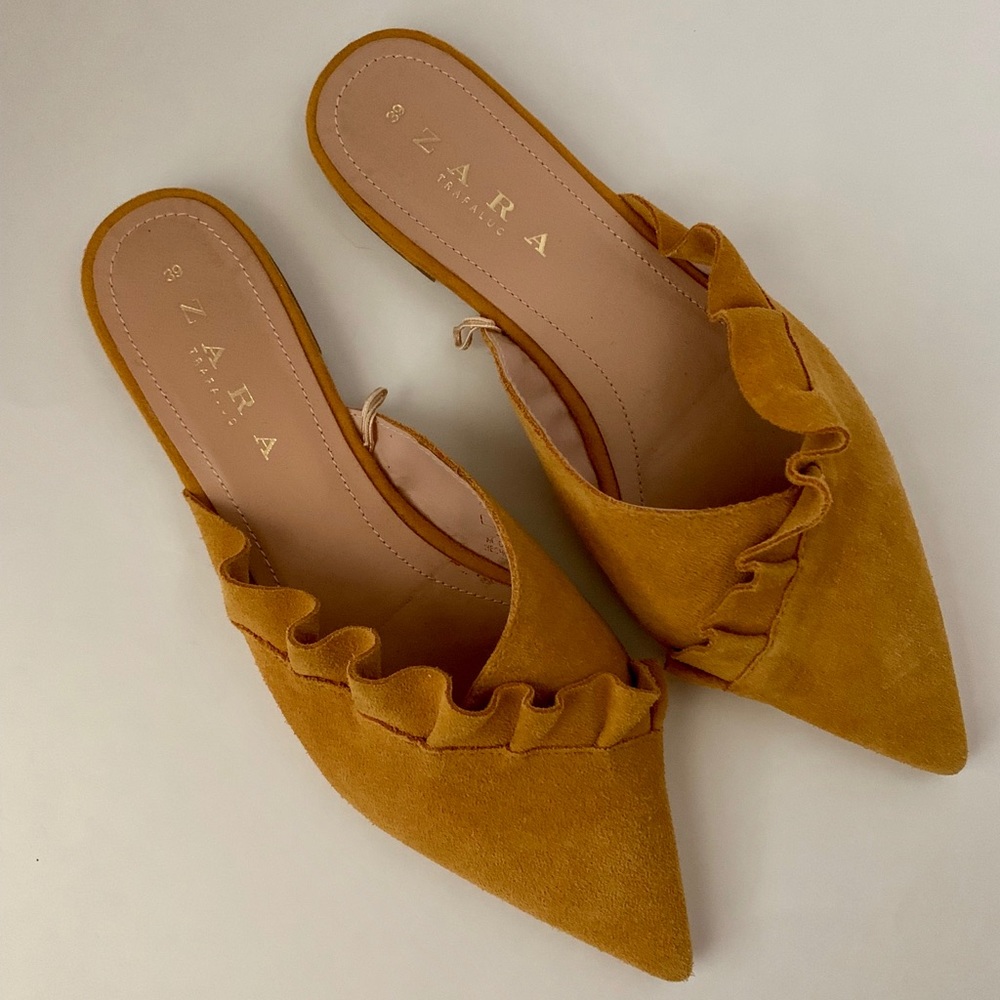 New without tags Zara mustard slides